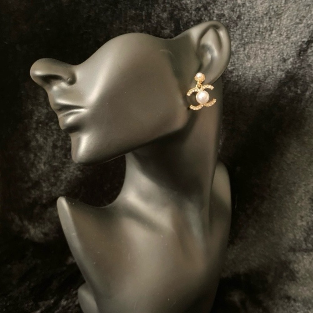 18K Luxury Pearl & Rhinestone Earrings - Picture 2 of 2